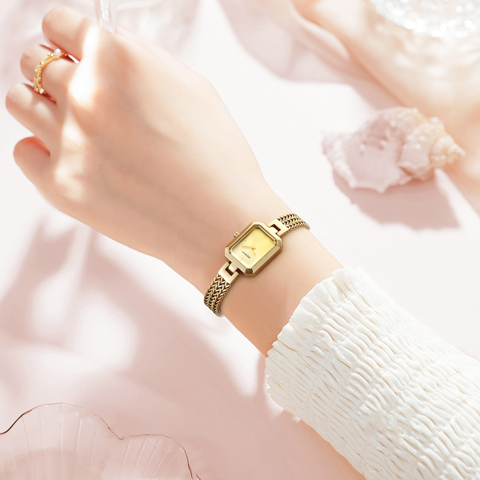 BERNY Gold Watch for Women Min - Jewels On Watches 评论和价格
